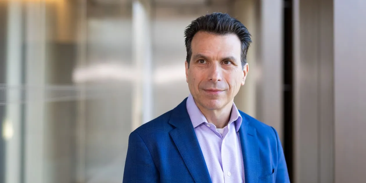 Sam Altman, CEO da OpenAI, no AI Impact Summit em Nova Delhi em fevereiro de 2026