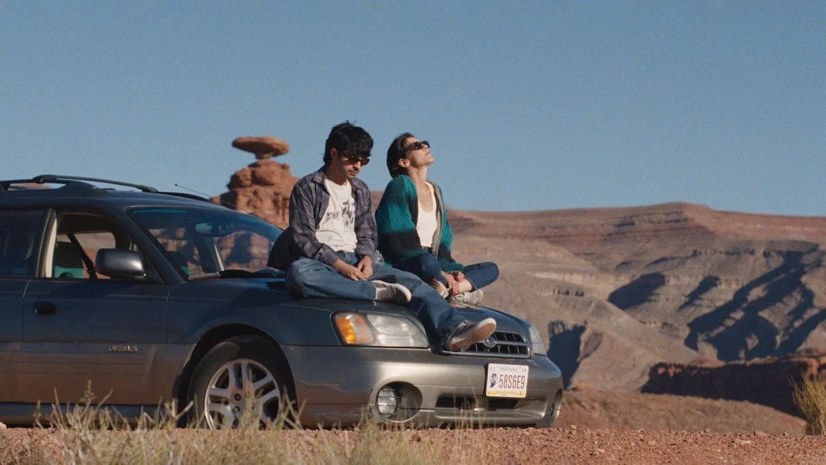 Hot Water - Still do filme com crédito para Alfonso Herrera Salcedo