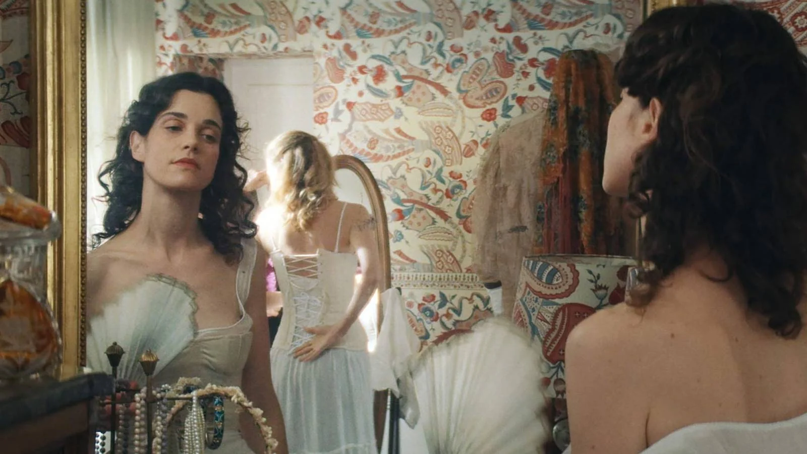 Imagem oficial: Jane Austen virou a nova 'dona' da Netflix: O filme que explodiu e a série que vem aí