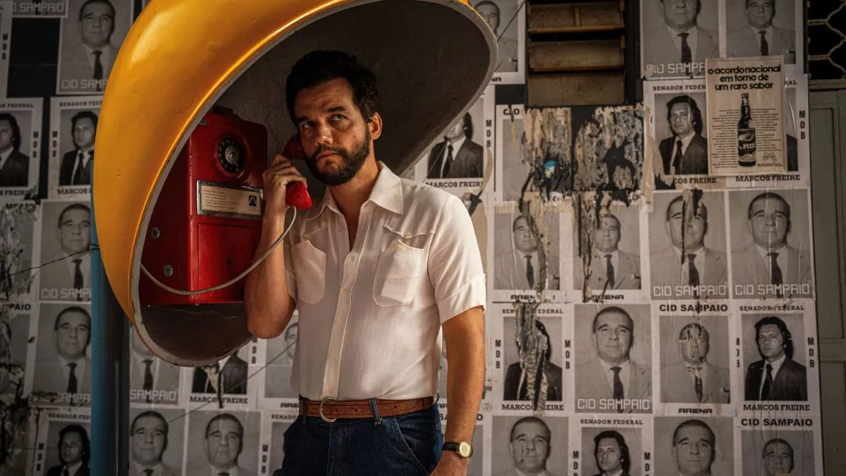 Wagner Moura em cena de O Agente Secreto, filme de Kleber Mendonça Filho indicado ao Oscar 2026